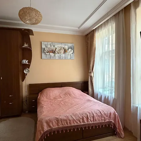 в самому центрі міста площа ринок 12 * Lwów